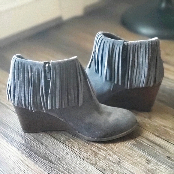 Lucky Brand | Yachin Fringe Booties - Picture 7 of 14